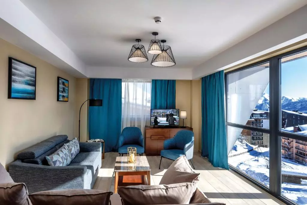 ویو اتاق و بالکن هتل رزیدنس گودائوری هیلز